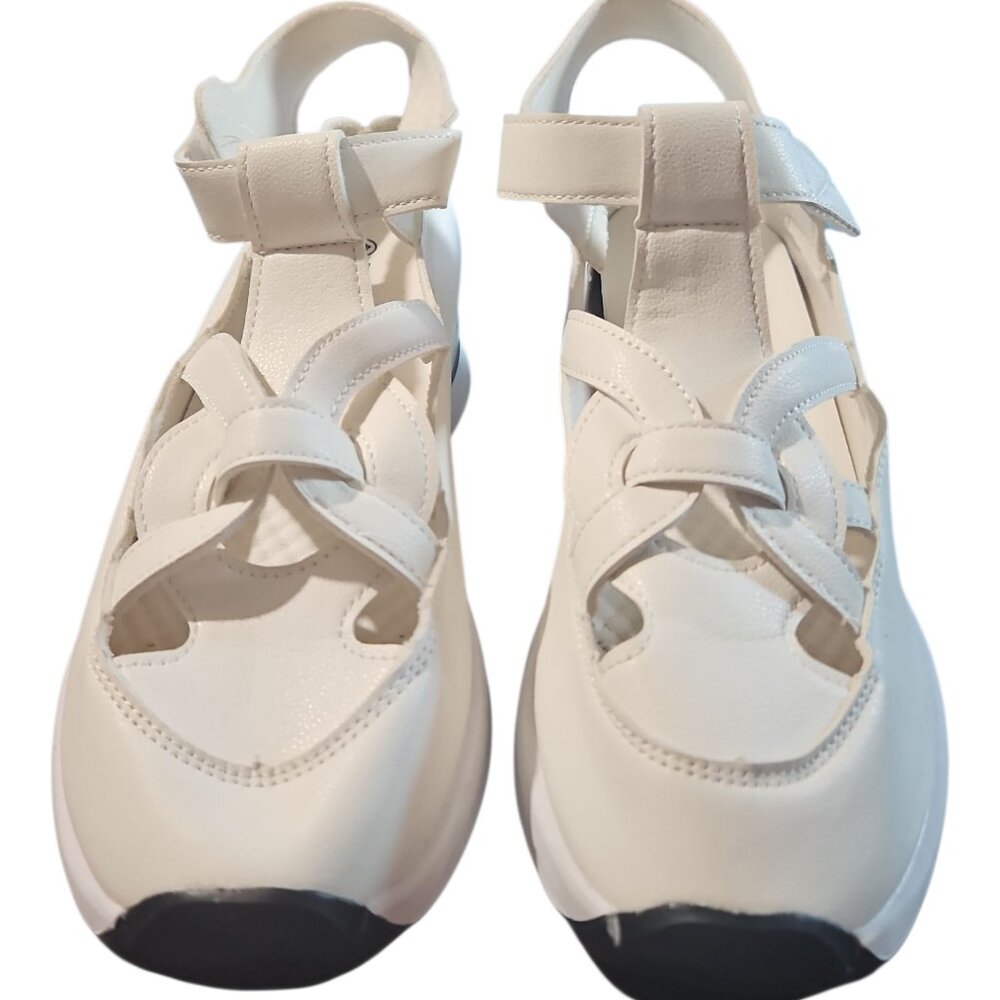 Women's Closed Toe Criss Cross Strappy Shoe Size 10 (41)